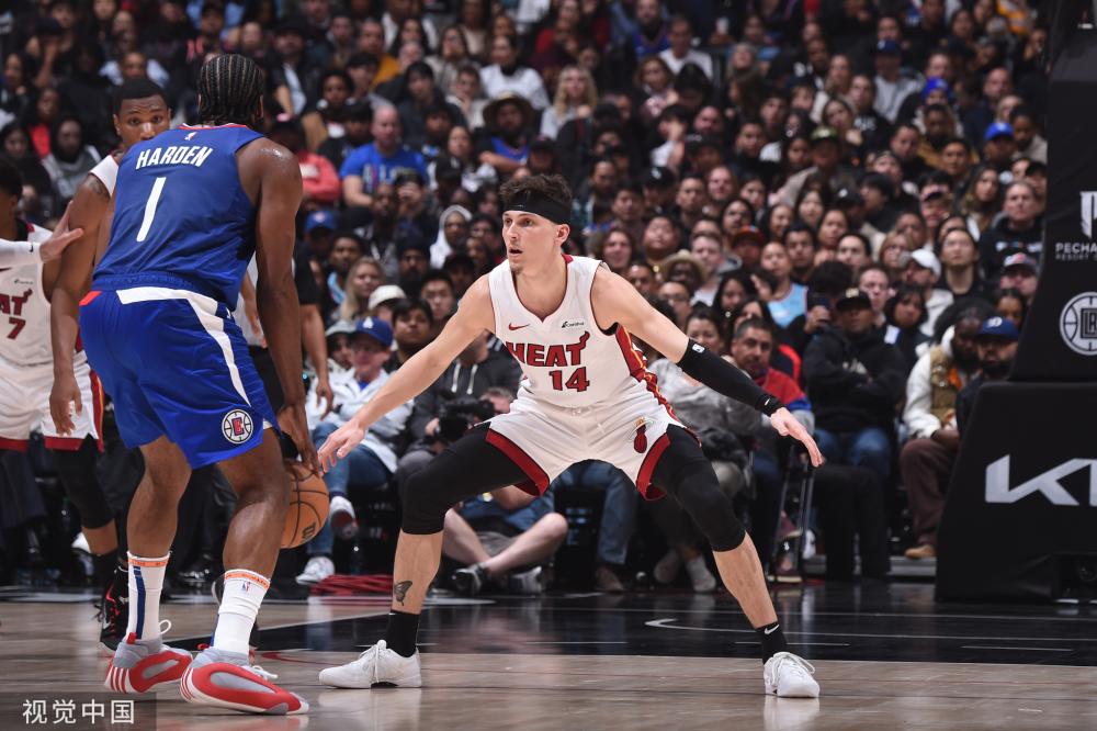 隆戈：米兰联赛排名下降+欧冠出局，孔塞桑至今的执教堪称灾难.